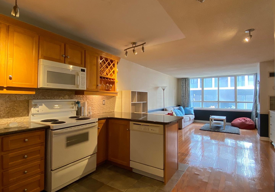 633-bay-street-toronto-c01-ontario-c11960650
