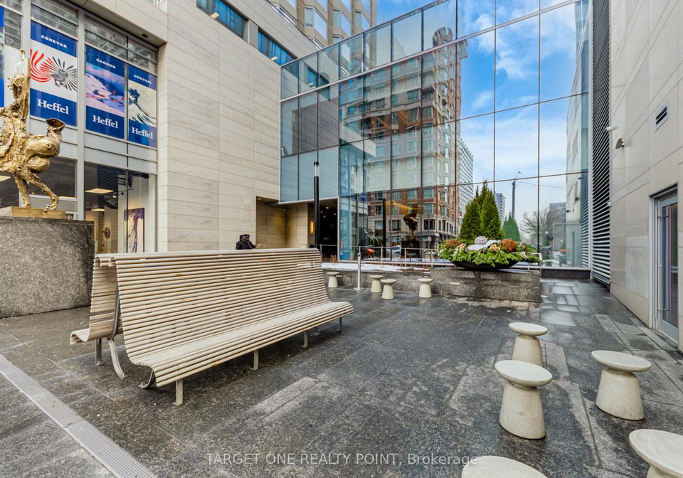 155-yorkville-avenue-toronto-ontario-c11994578