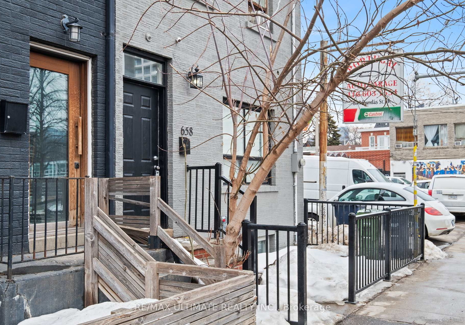 658-dundas-street-w-toronto-ontario-c12000358