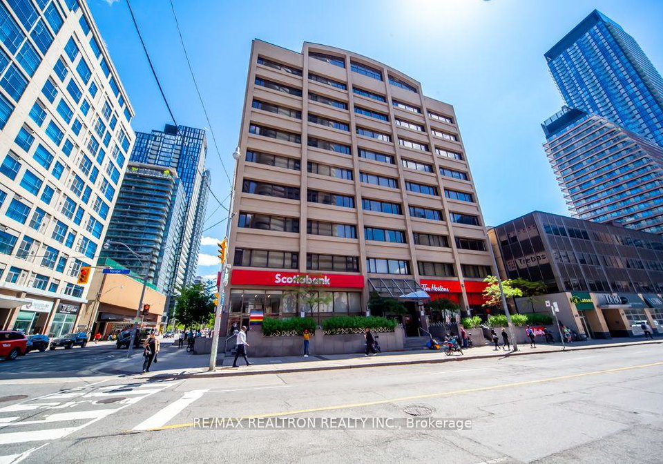 555-yonge-street-toronto-ontario-c12006668