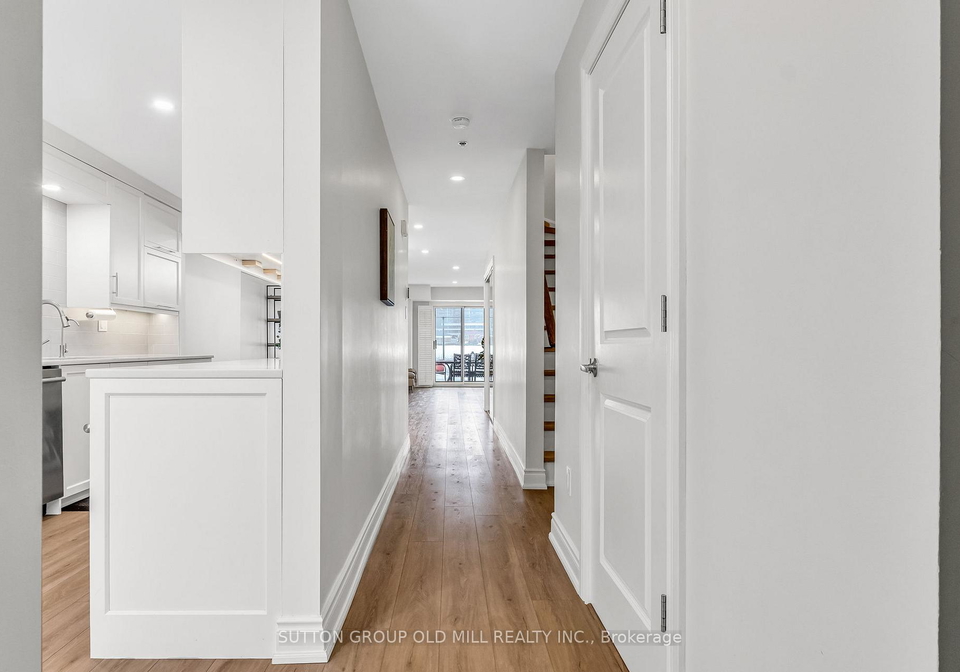 988-sheppard-avenue-w-toronto-ontario-c12007979