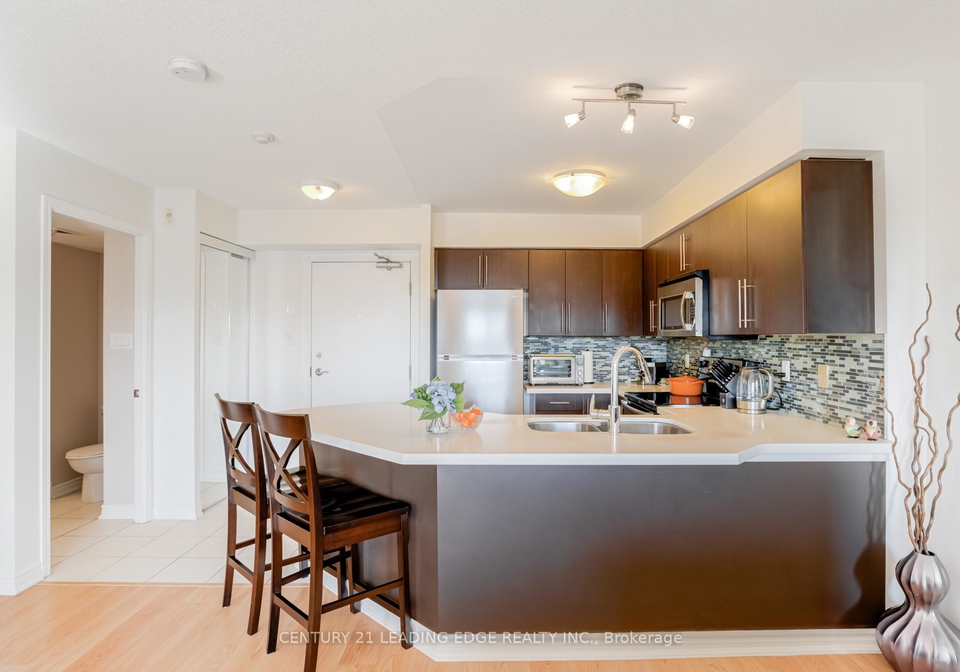 872-sheppard-avenue-w-toronto-ontario-c12016965