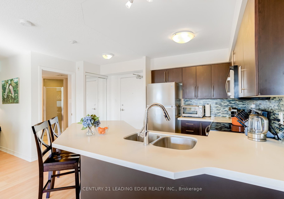 872-sheppard-avenue-w-toronto-ontario-c12016965