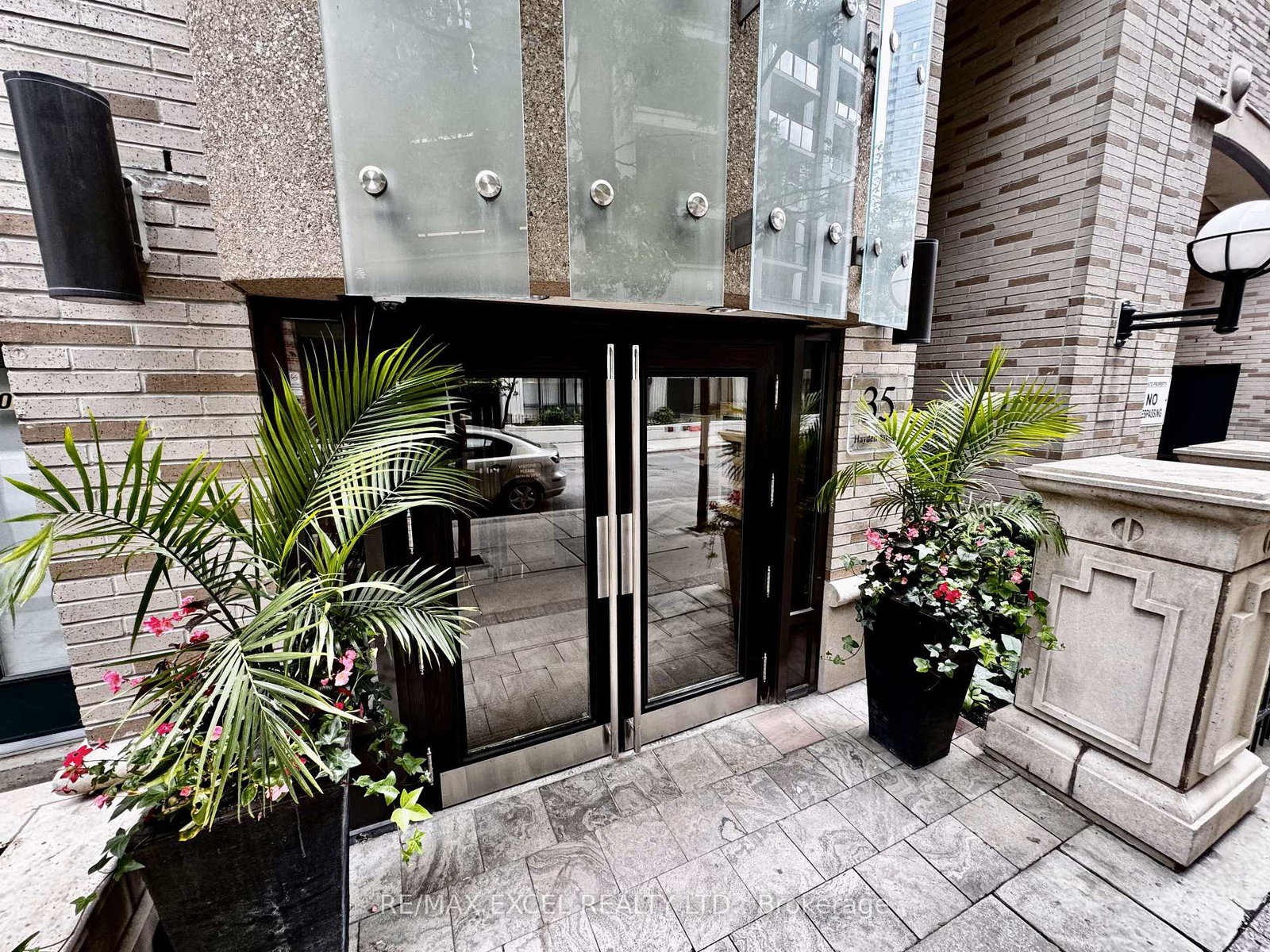 35-hayden-street-e-toronto-ontario-c12028191