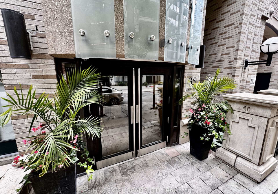 35-hayden-street-e-toronto-ontario-c12028191
