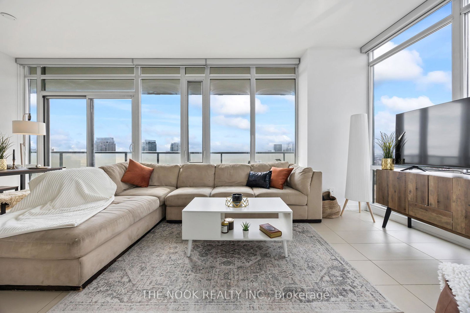 170-fort-york-boulevard-toronto-ontario-c12035478