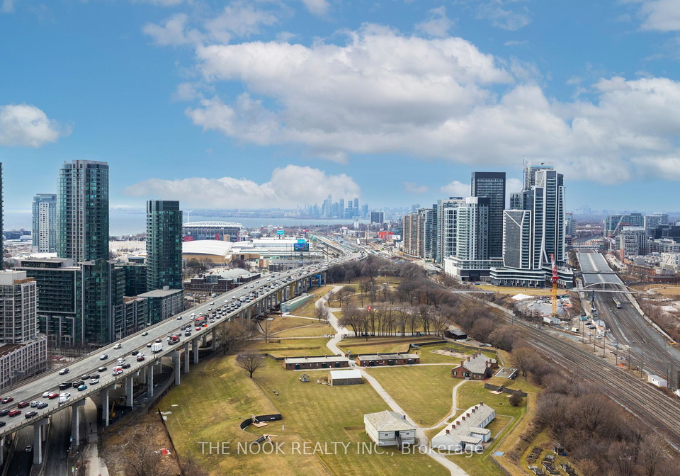 170-fort-york-boulevard-toronto-ontario-c12035478