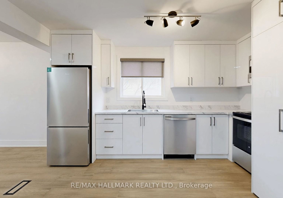 663-sheppard-avenue-w-toronto-ontario-c12035899