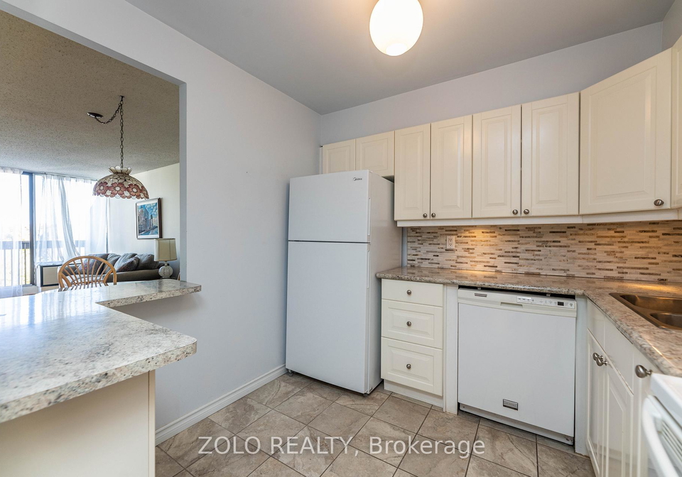 20-fashion-roseway-north-york-ontario-c12047829