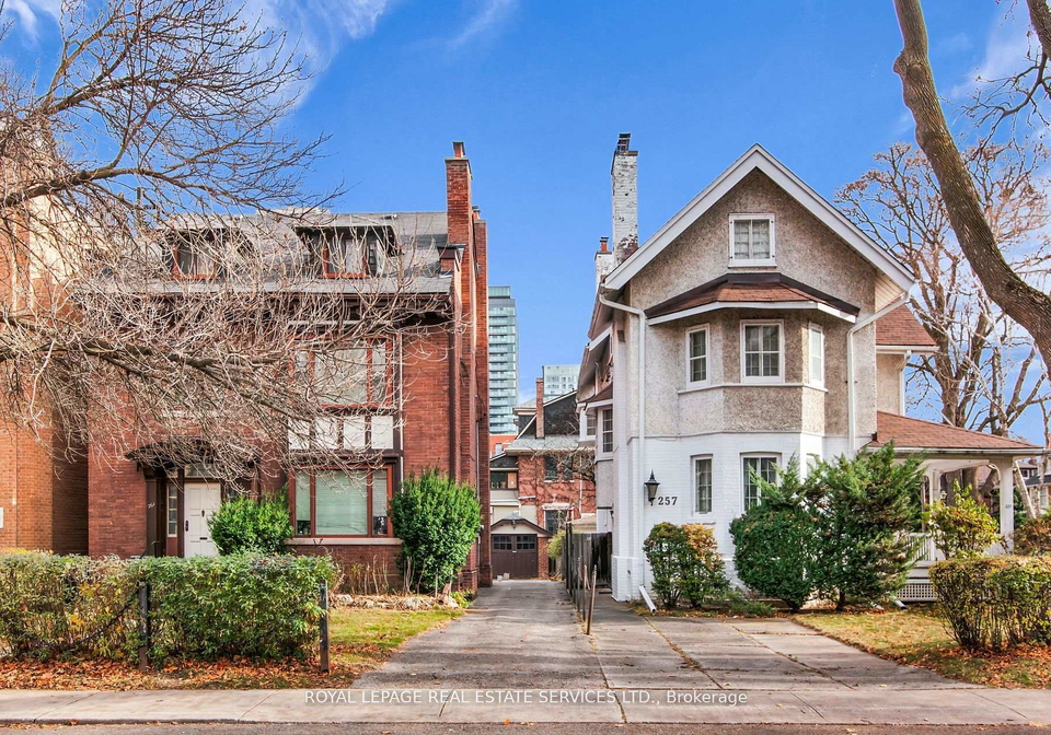 257261-poplar-plains-road-toronto-ontario-c12054399