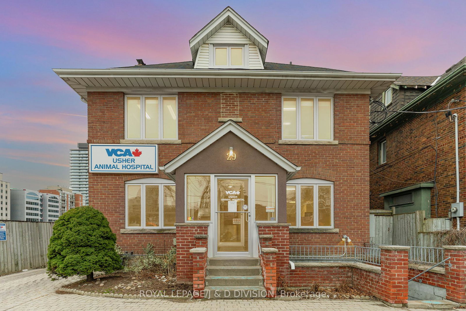 29-chaplin-crescent-toronto-ontario-c12054753