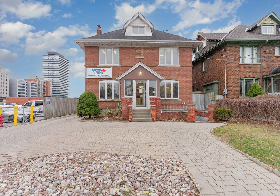 29-chaplin-crescent-toronto-ontario-c12054753