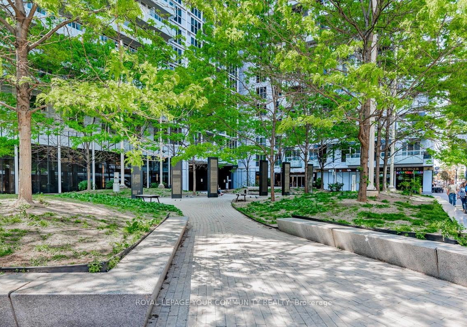 300-front-street-w-toronto-ontario-c12056075