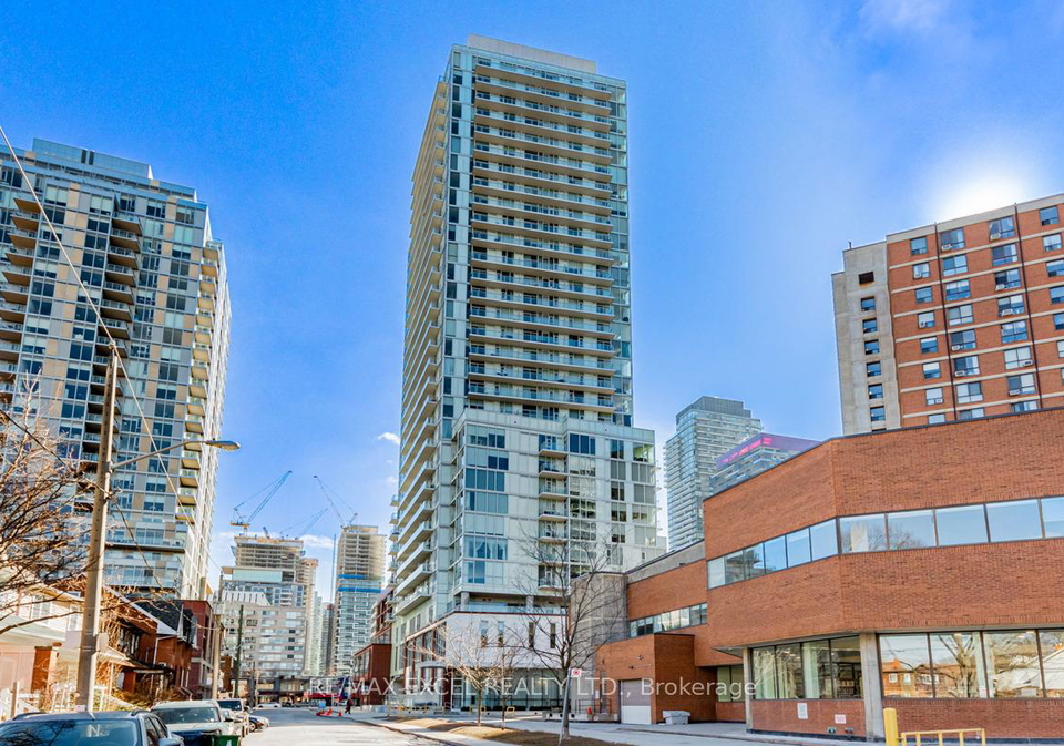 33-helendale-avenue-toronto-ontario-c12070878
