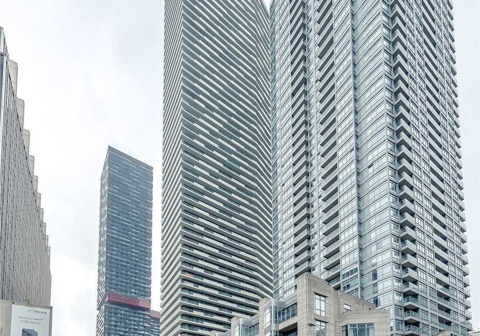 2221-yonge-street-toronto-ontario-c12072564