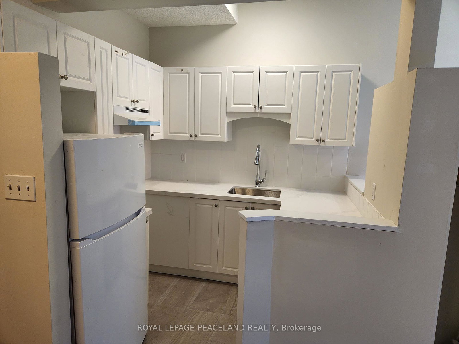558-spadina-crescent-toronto-ontario-c12073143