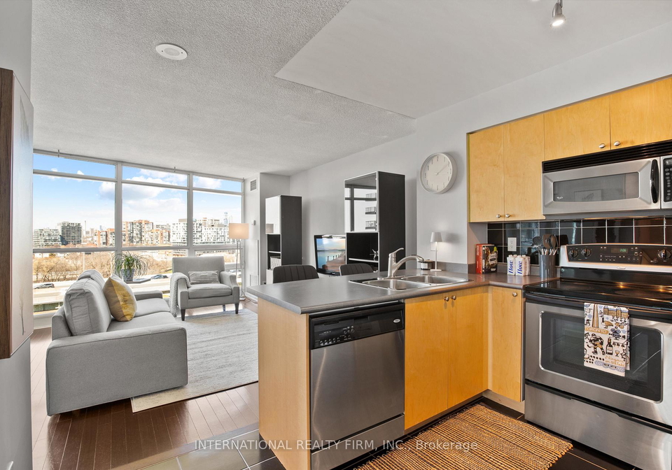 219-fort-york-boulevard-toronto-ontario-c12093373