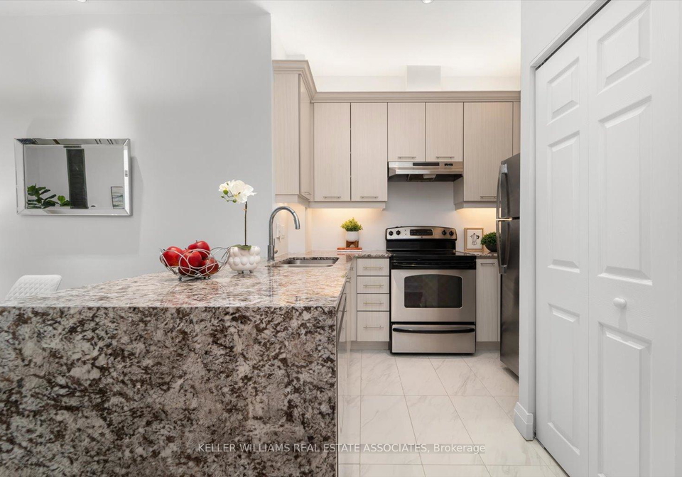 8-wellesley-street-e-toronto-ontario-c12093415