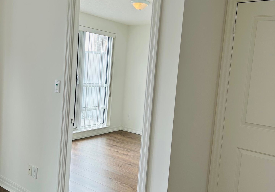 2015-sheppard-avenue-e-north-york-ontario-c12104047