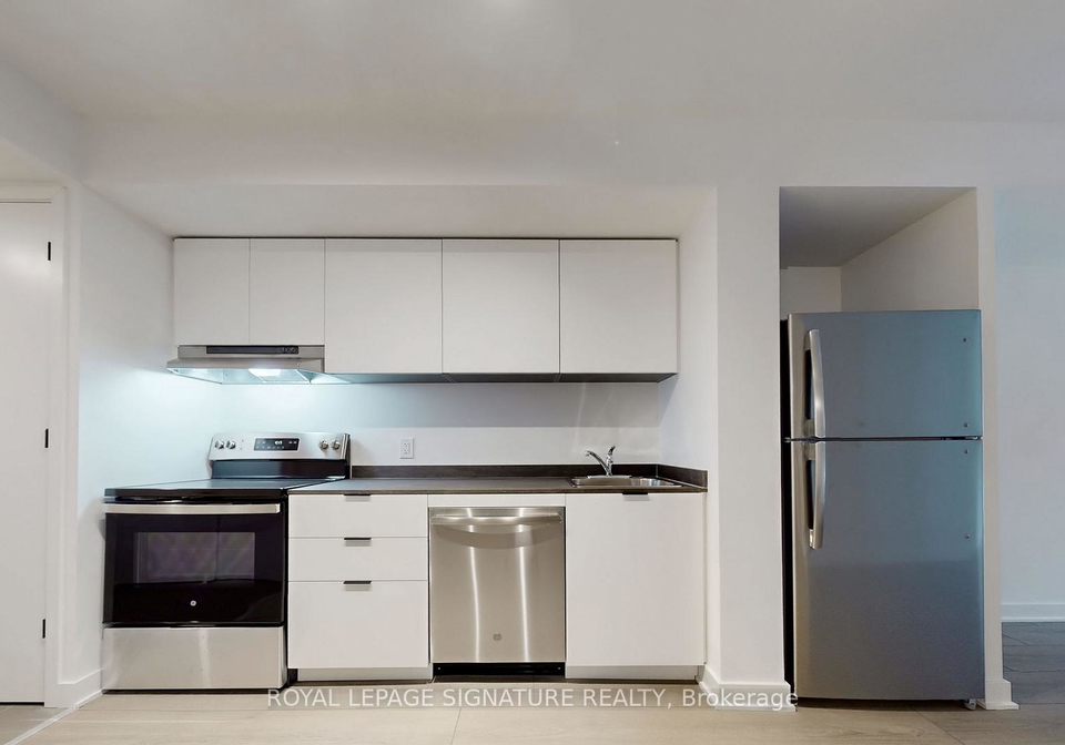 61-charles-street-e-toronto-ontario-c12107628