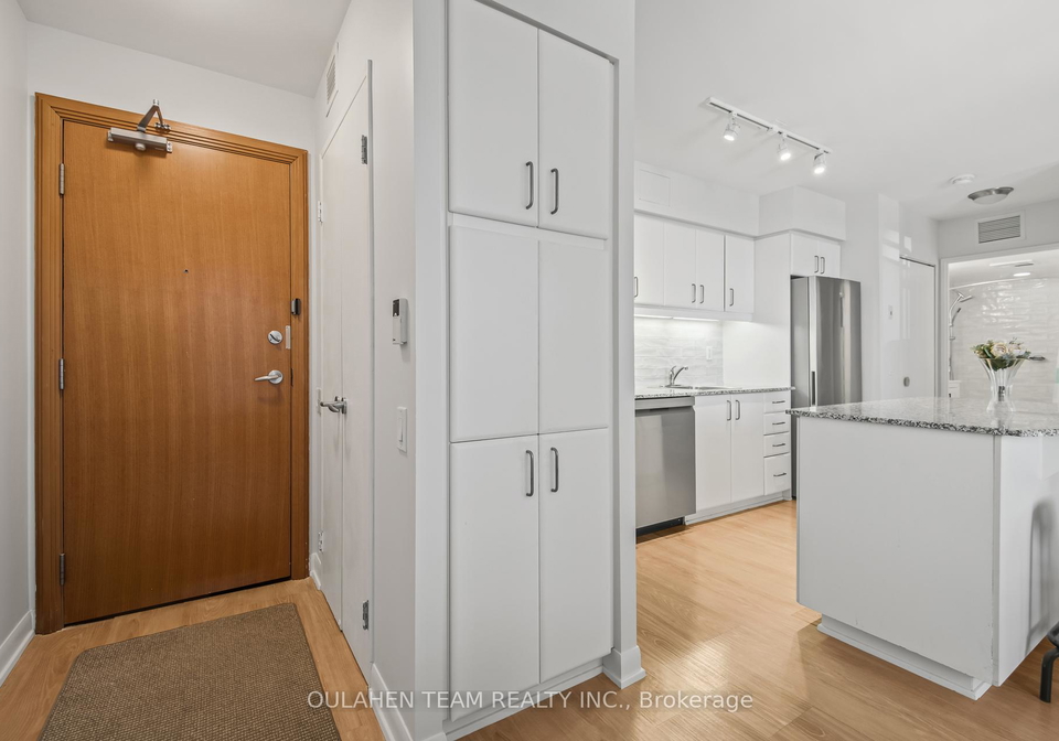 33-sheppard-avenue-e-north-york-ontario-c12112871
