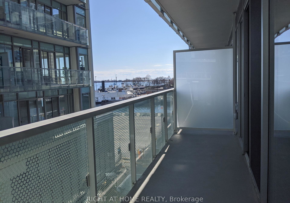 15-queens-quay-e-toronto-ontario-c12118640