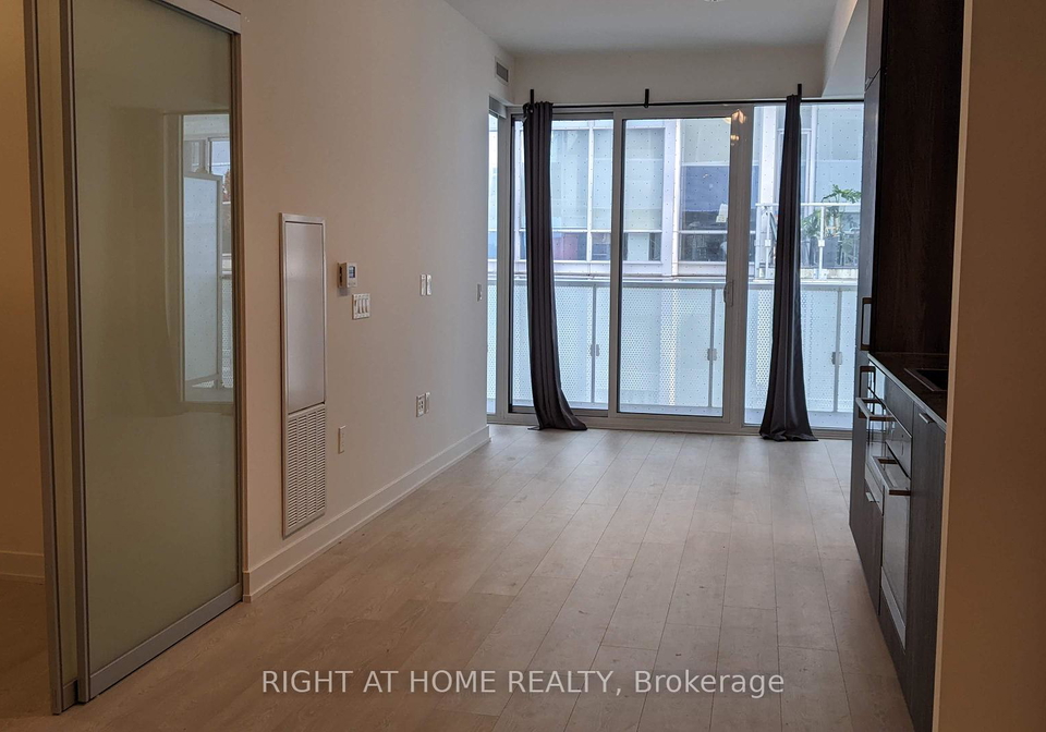 15-queens-quay-e-toronto-ontario-c12118640
