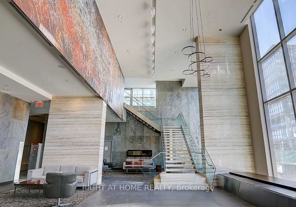 15-iceboat-terrace-toronto-ontario-c12122513