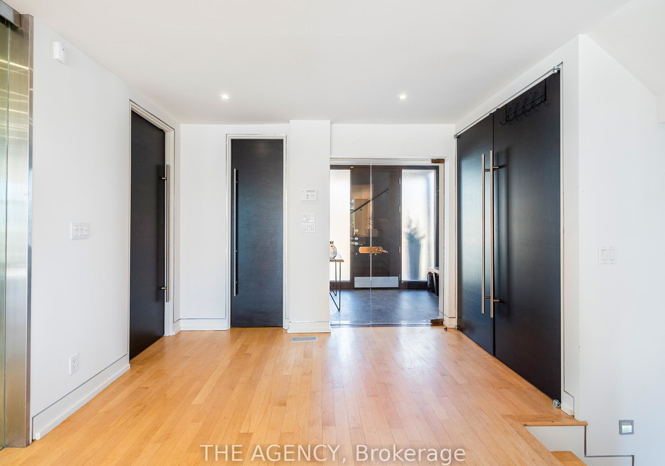 7-douglas-crescent-east-york-ontario-c12124952