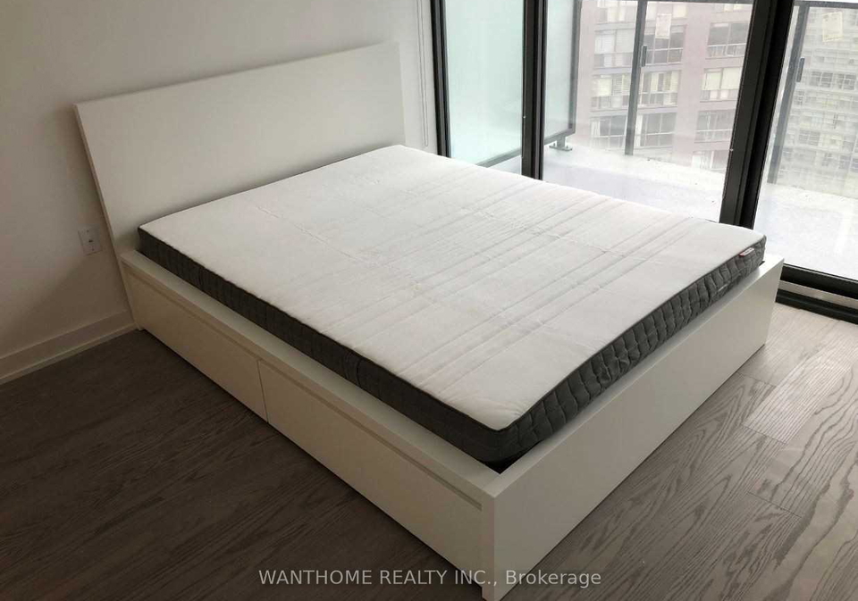 11-wellesley-street-w-toronto-ontario-c12124979