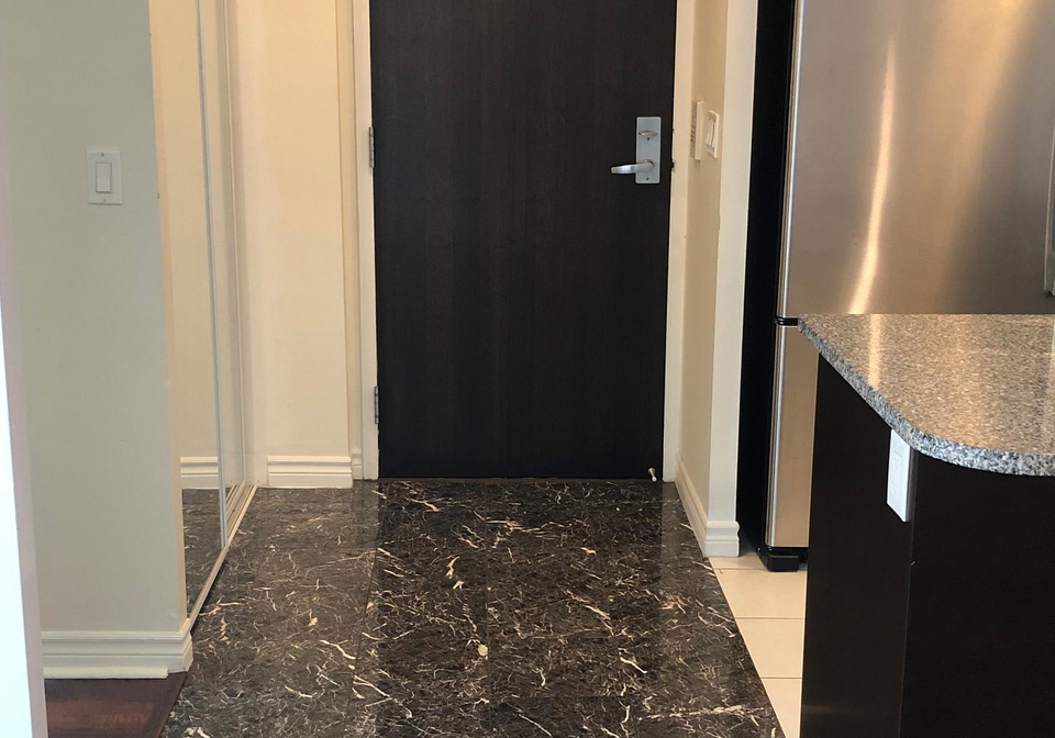 19-grand-trunk-crescent-toronto-ontario-c12125307