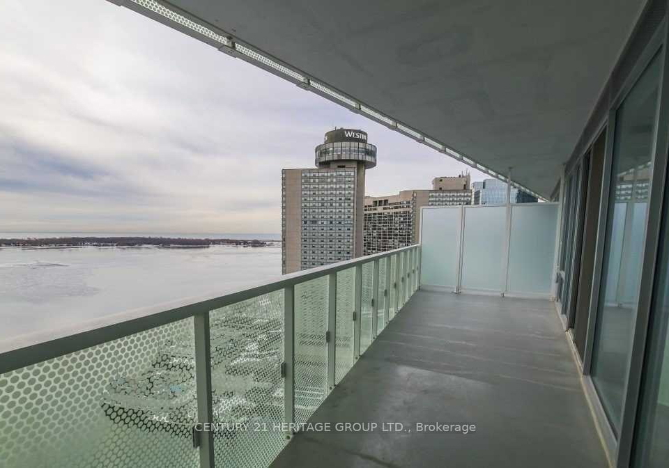 15-queens-quay-east-toronto-ontario-c12130684