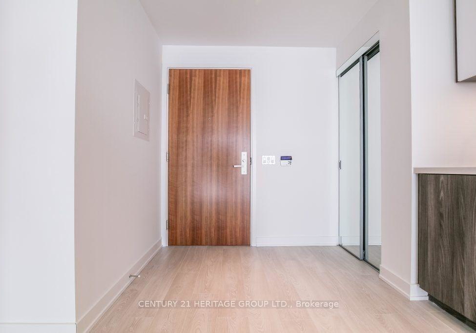 15-queens-quay-east-toronto-ontario-c12130684