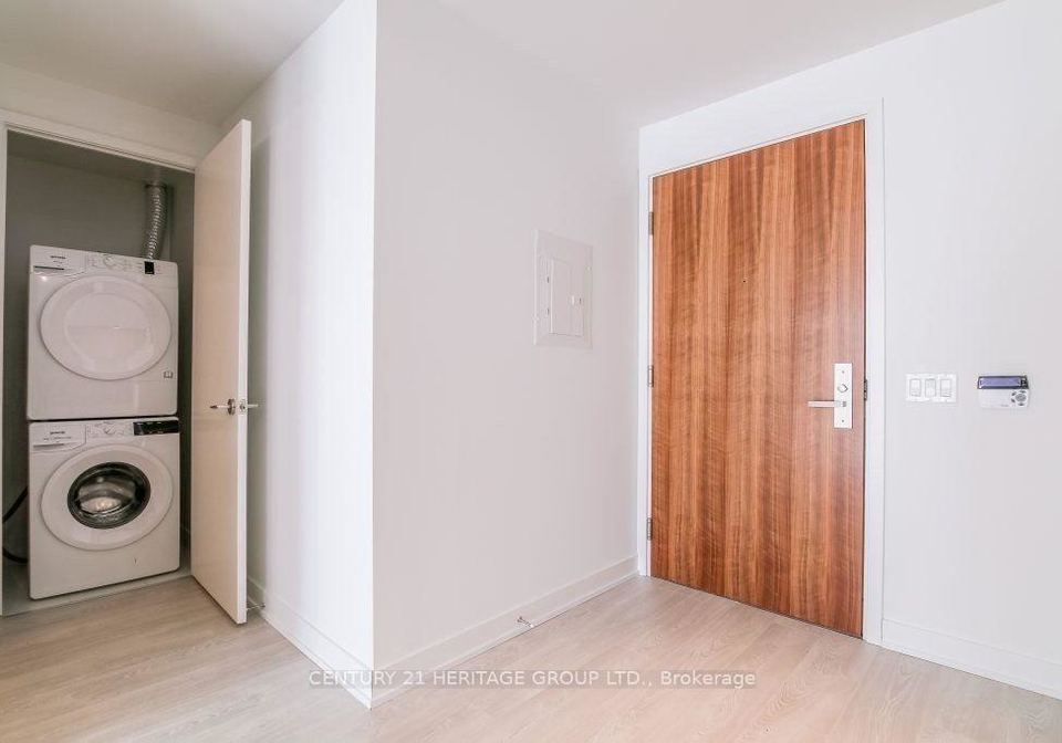 15-queens-quay-east-toronto-ontario-c12130684