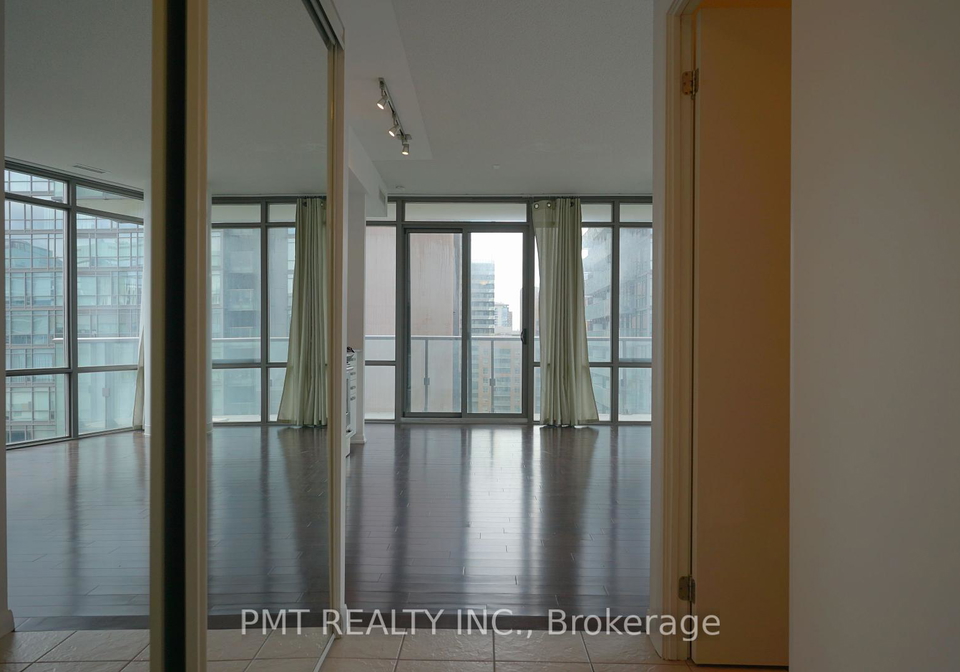 832-bay-street-toronto-ontario-c12130811