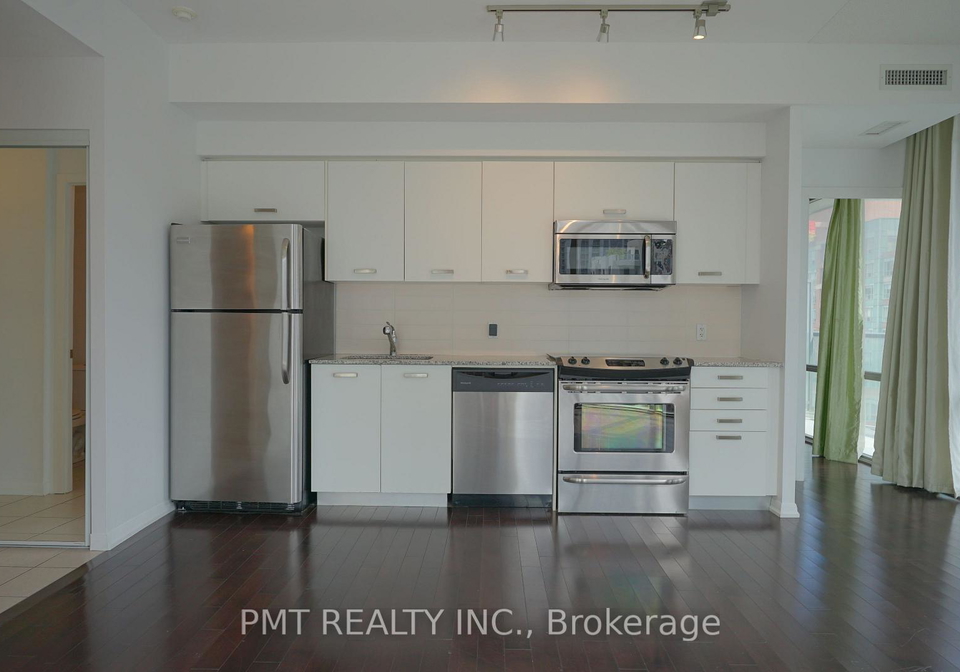 832-bay-street-toronto-ontario-c12130811