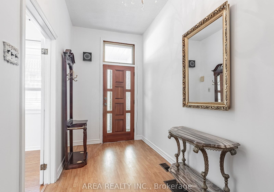 135-bellwoods-avenue-toronto-ontario-c12130812