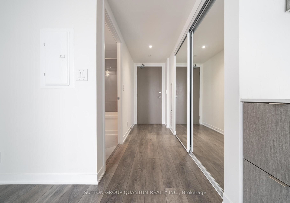 100-harbour-street-toronto-ontario-c12131433