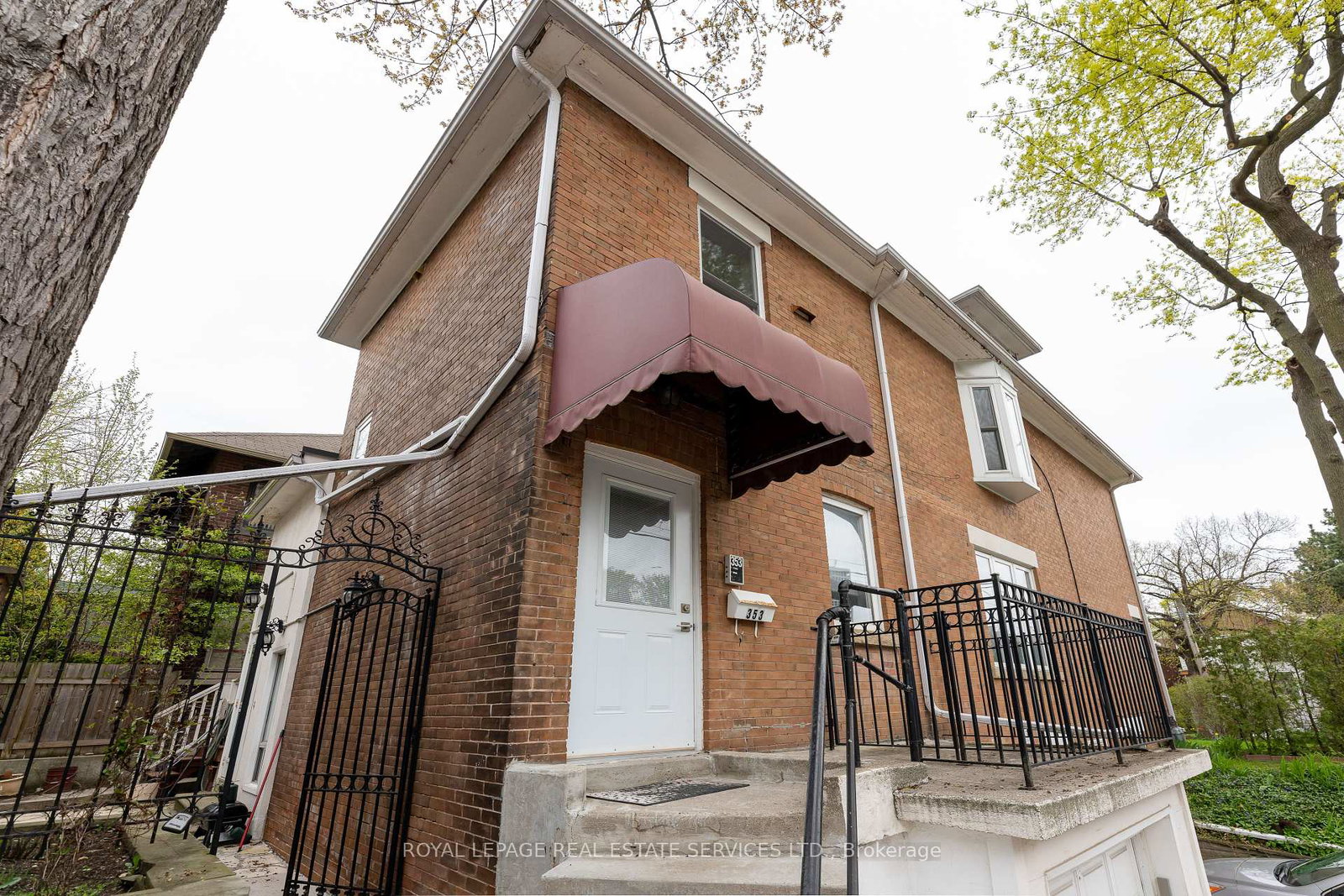 18-shorncliffe-avenue-toronto-ontario-c12134029