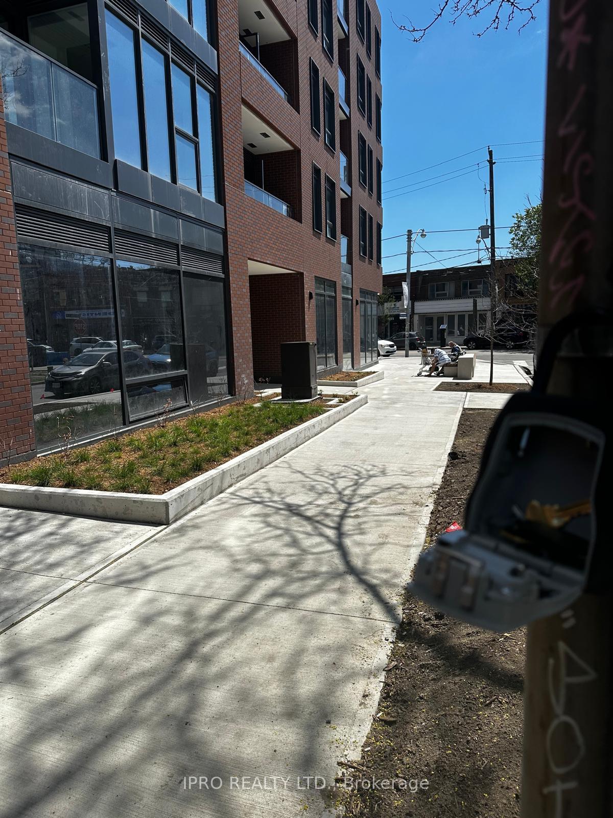 1200-dundas-street-w-toronto-ontario-c12134396
