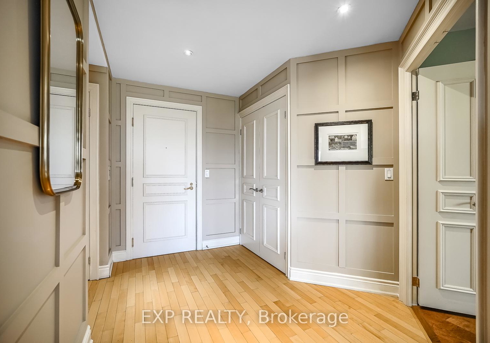 2-roxborough-street-e-toronto-ontario-c12135549