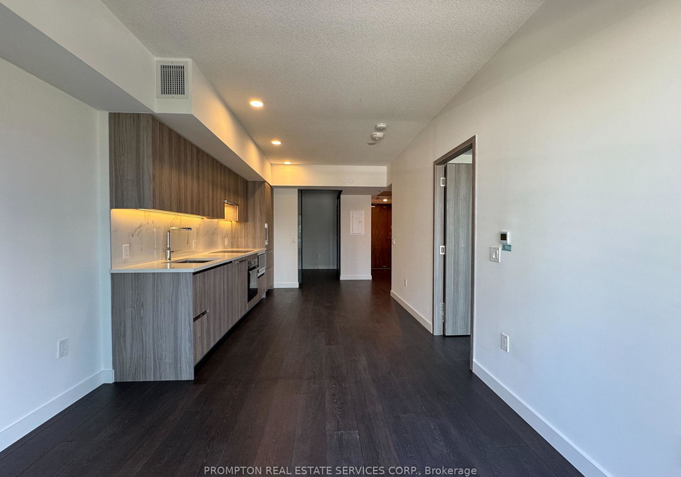 1-concord-cityplace-way-toronto-ontario-c12135730