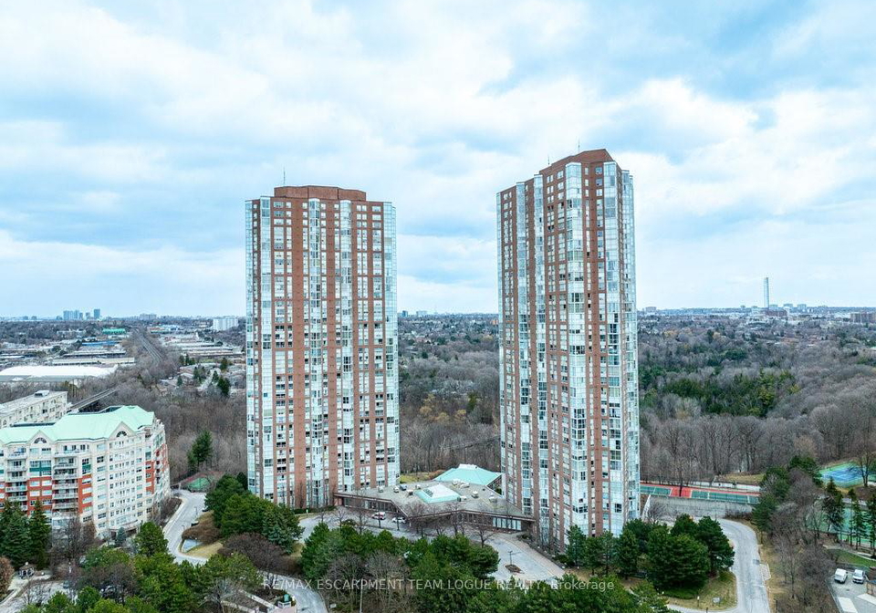 7-concorde-place-north-york-ontario-c12137972
