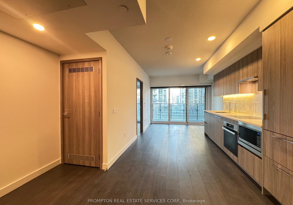 1-concord-cityplace-way-toronto-ontario-c12138880