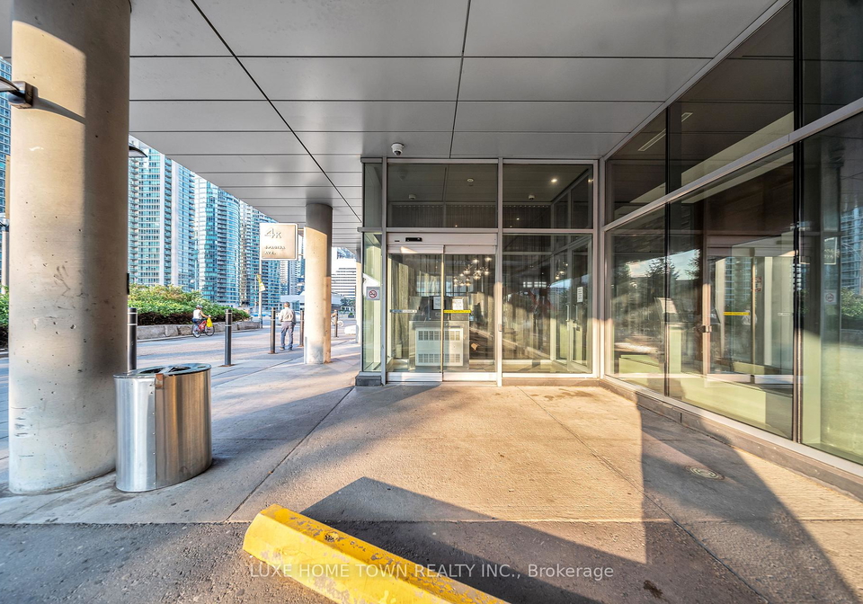 4k-spadina-avenue-toronto-ontario-c12143204