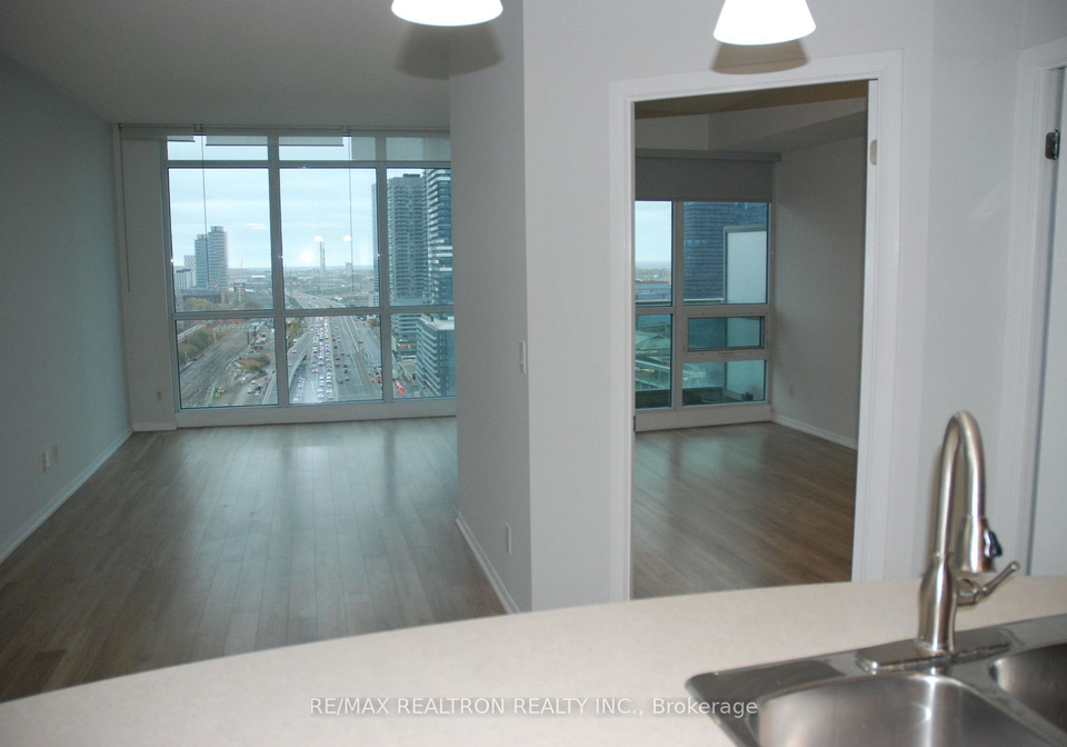 18-yonge-street-toronto-ontario-c12146642