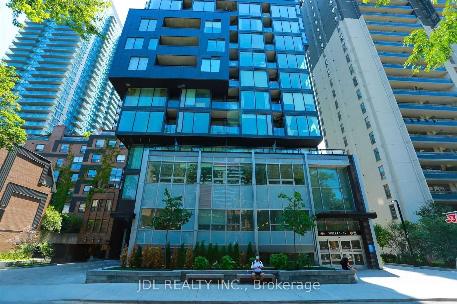 17-dundonald-street-toronto-ontario-c12146901