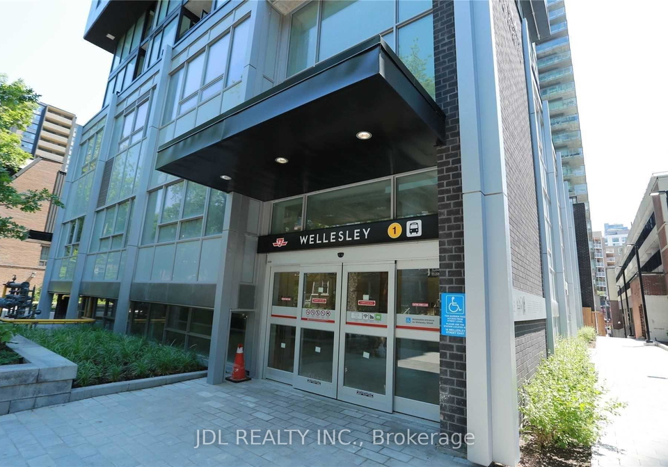 17-dundonald-street-toronto-ontario-c12146901