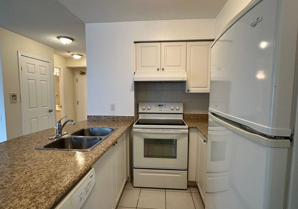 8-hillcrest-avenue-north-york-ontario-c12146976