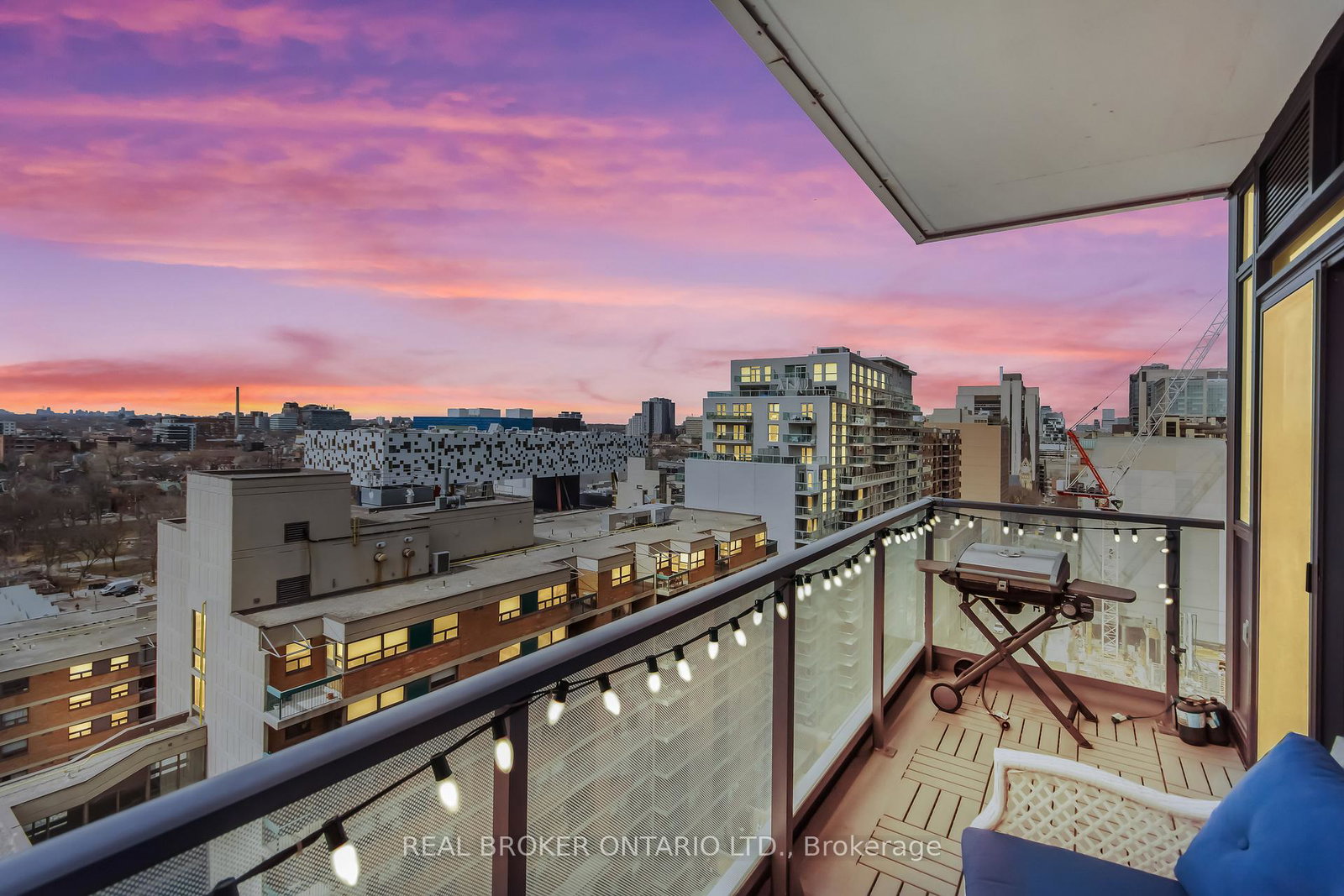 210-simcoe-street-toronto-ontario-c12149001